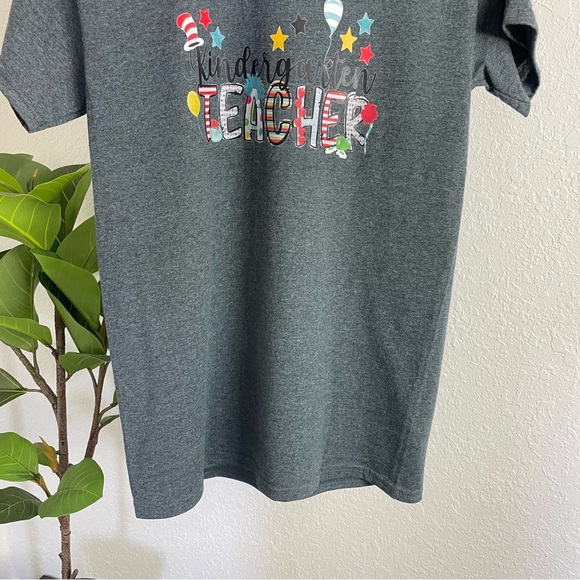 🛎️ 5/$20 Kindergarten Teacher T Shirt Size S - Picture 5 of 10